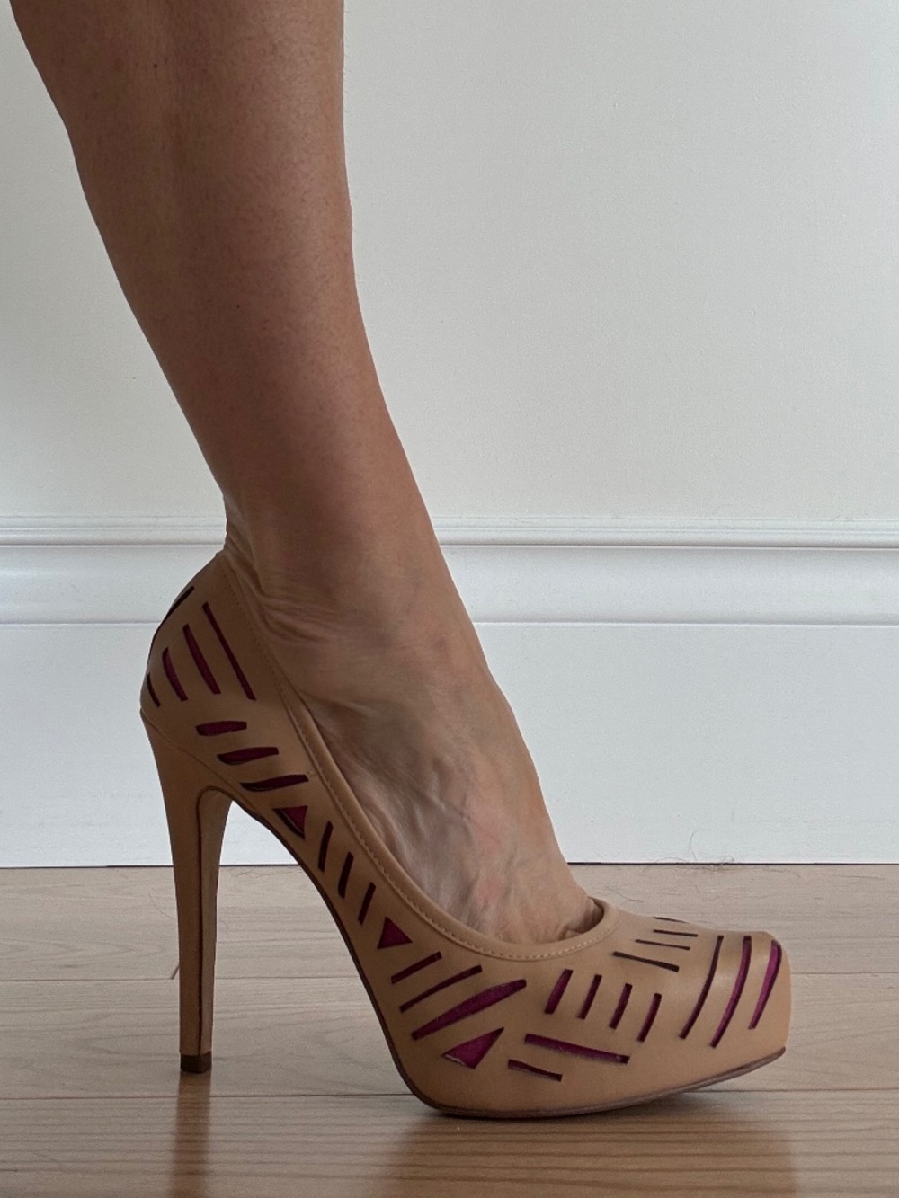 BCBGenration Nude Pumps with Fuscia Cutout Detail. Size 8B/38.